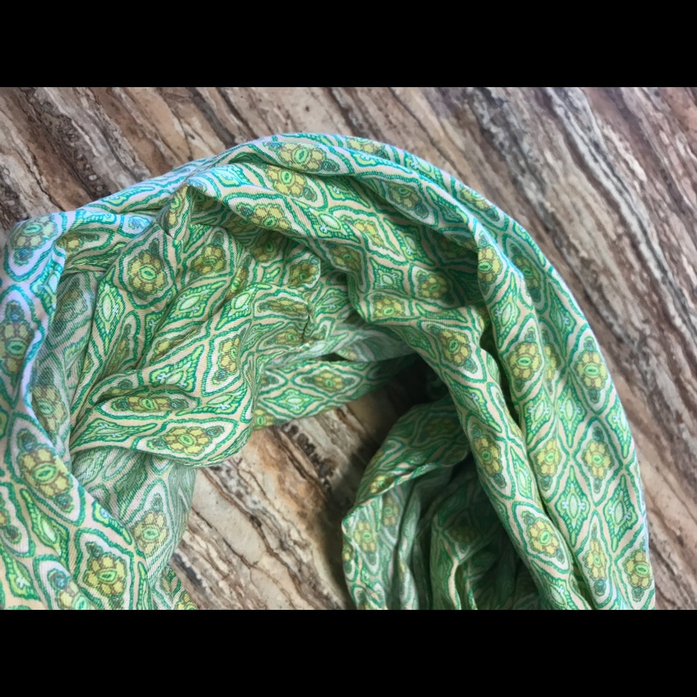 American Eagle circle scarf